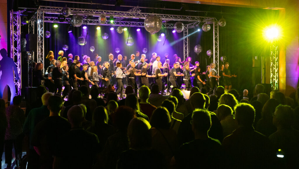 Der Chor "More Than Voices" rockt die Ohrenberghalle am Samstag, 25. April 2026.